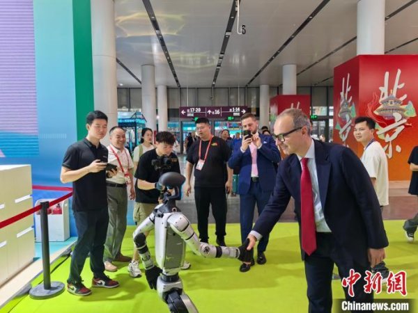 靠谱配 文博会观察：“科技+文化”AI应用场景吸睛