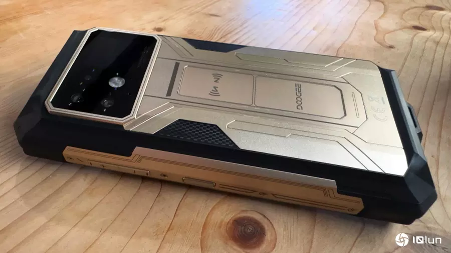 天添盈 试用了配备22,000 mAh超大电池的安卓手机——把我的iPhone 17 Pro Max瞬间显得渺小！